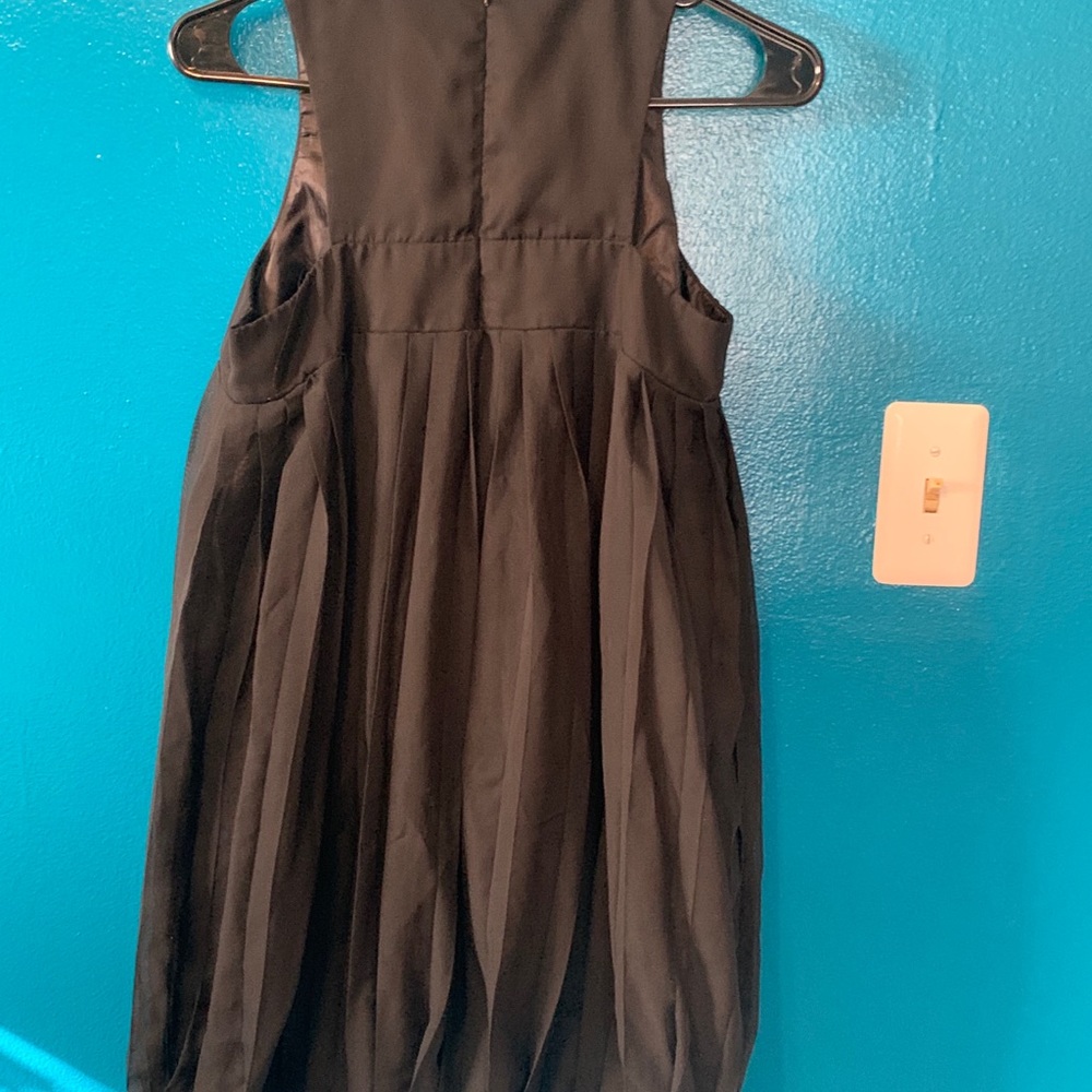 Sleeveless Black mini dress with ruffled front - Picture 8 of 12